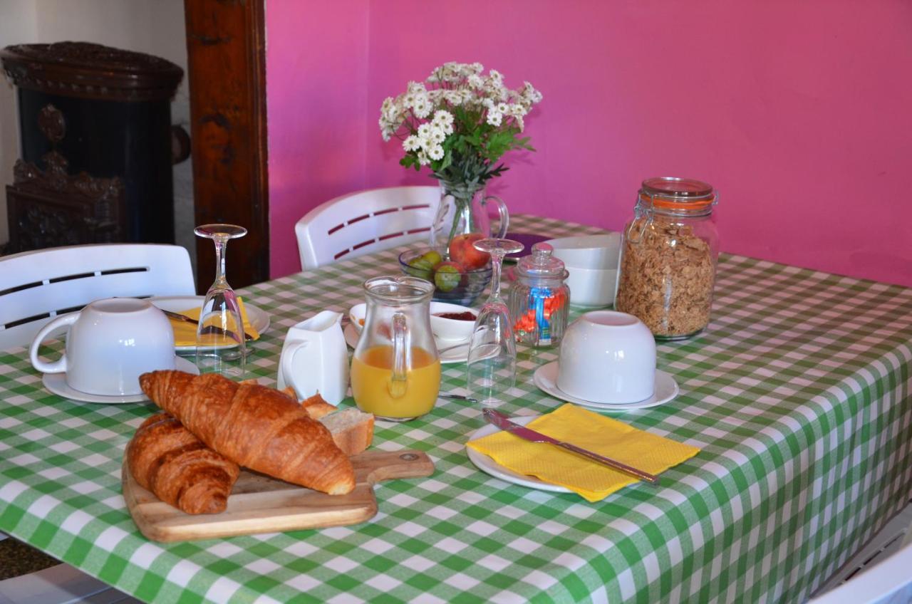 Chez Madeleine Bed & Breakfast Saint-Colomb-de-Lauzun Eksteriør bilde