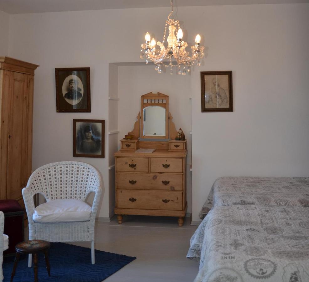 Chez Madeleine Bed & Breakfast Saint-Colomb-de-Lauzun Eksteriør bilde