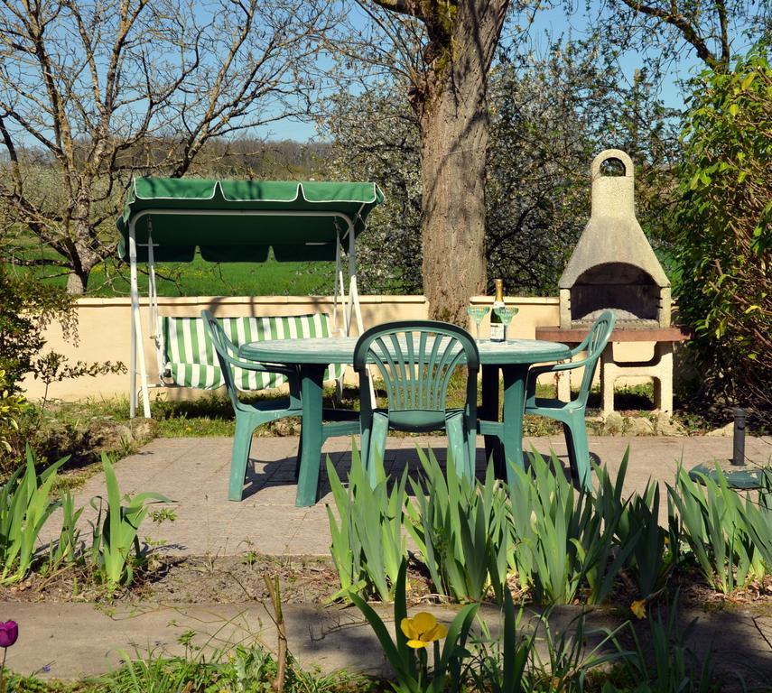 Chez Madeleine Bed & Breakfast Saint-Colomb-de-Lauzun Eksteriør bilde