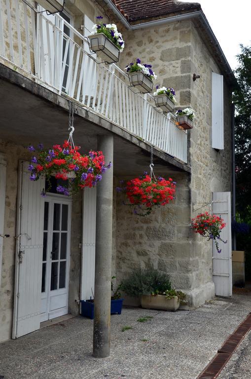 Chez Madeleine Bed & Breakfast Saint-Colomb-de-Lauzun Eksteriør bilde