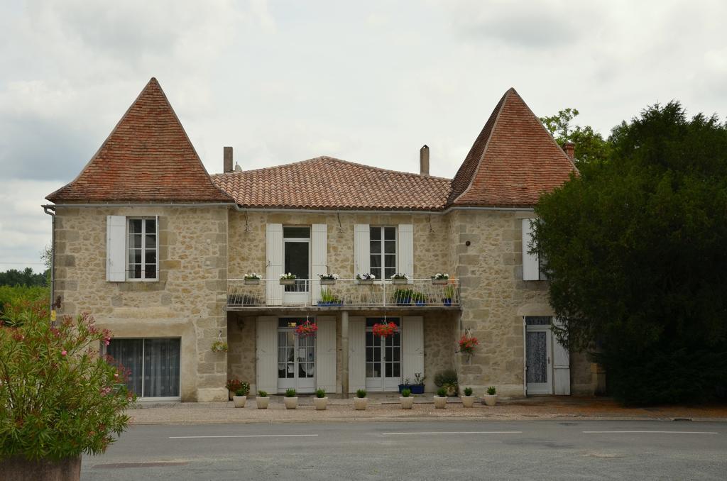 Chez Madeleine Bed & Breakfast Saint-Colomb-de-Lauzun Eksteriør bilde