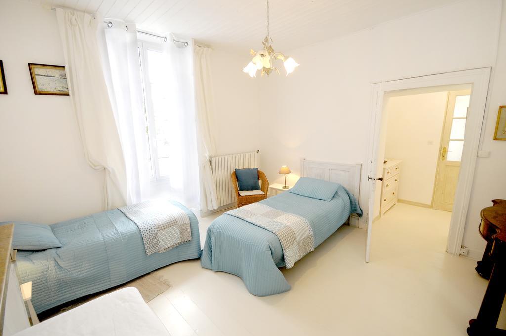 Chez Madeleine Bed & Breakfast Saint-Colomb-de-Lauzun Rom bilde