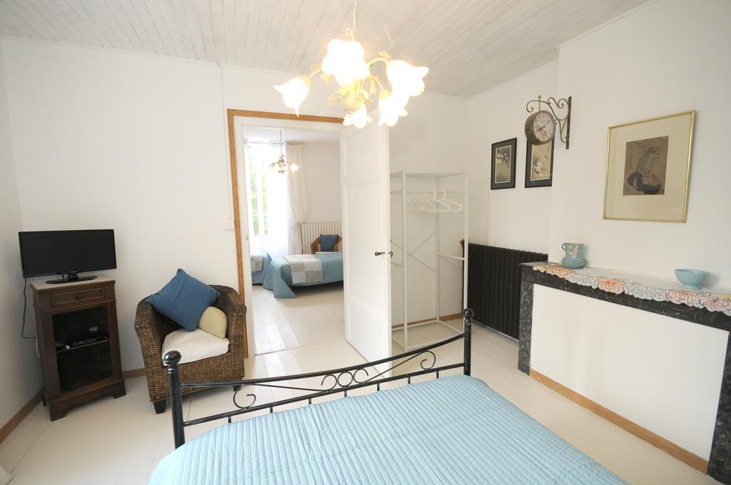 Chez Madeleine Bed & Breakfast Saint-Colomb-de-Lauzun Rom bilde