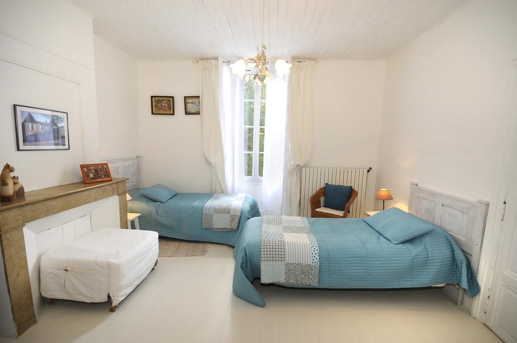Chez Madeleine Bed & Breakfast Saint-Colomb-de-Lauzun Rom bilde