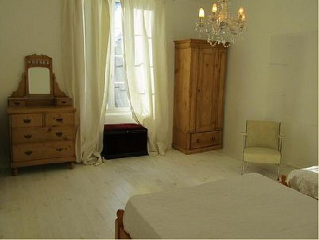 Chez Madeleine Bed & Breakfast Saint-Colomb-de-Lauzun Rom bilde